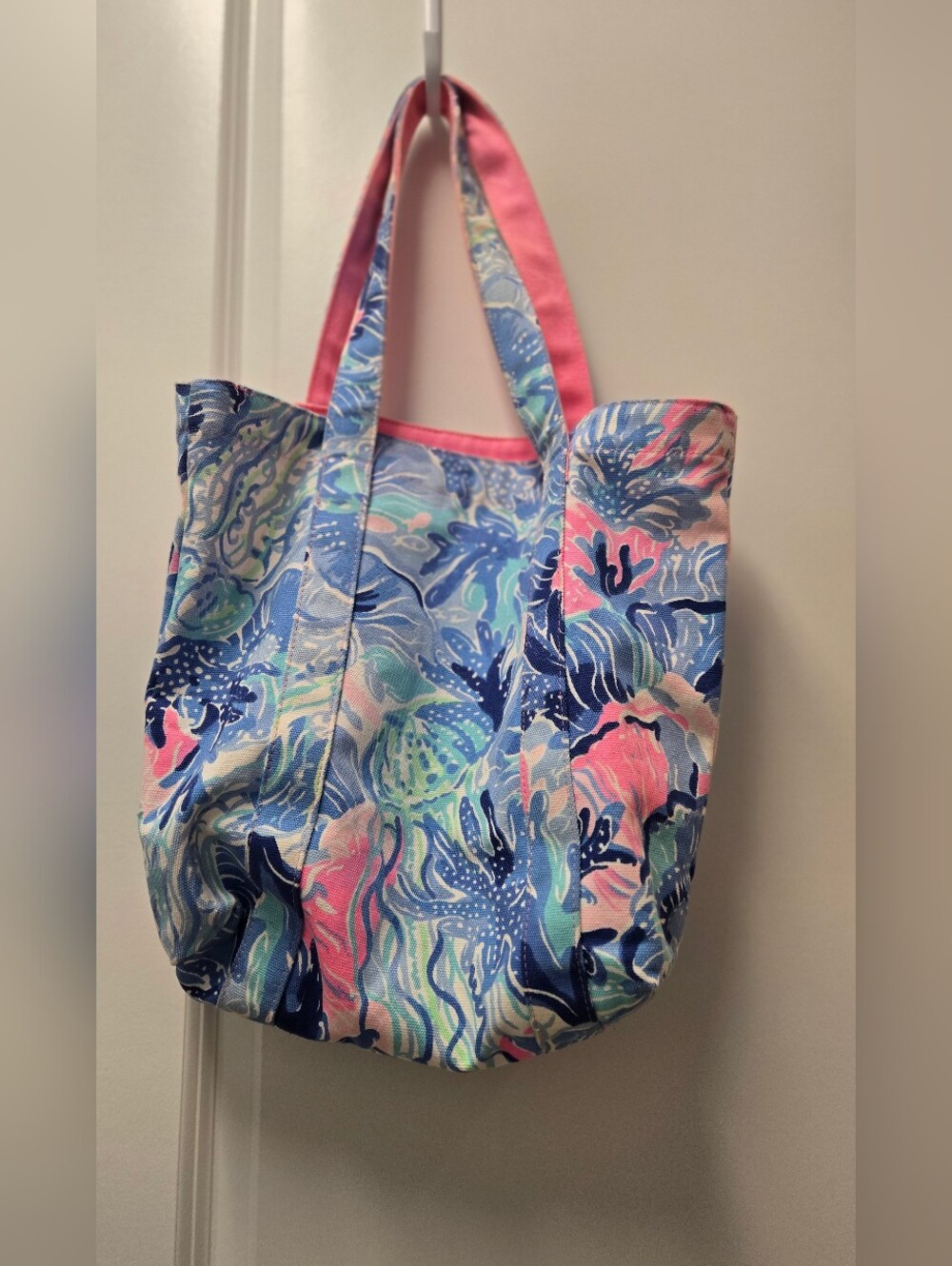Lilly Pulitzer Tote Saltwater Blue Shade Seekers Pink - Picture 2 of 6